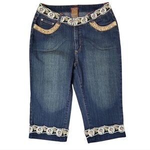 Vintage Chagall Women's Long Shorts Size 7 Denim Blue Medium Wash Embroidered